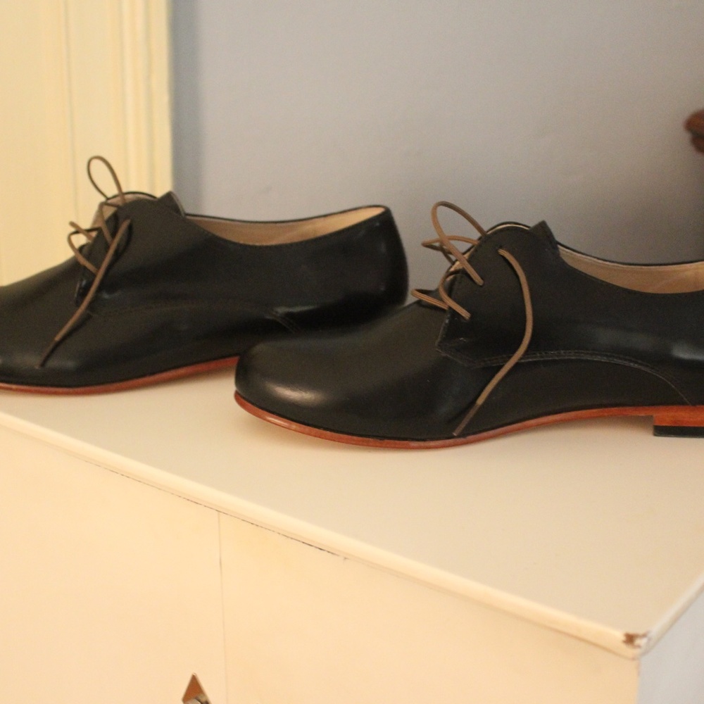 Nisolo women's Oliver oxford in black